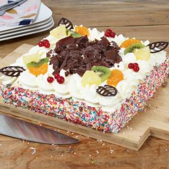 Slagroomtaart royaal feestelijk