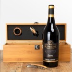 Supreme Merlot in kist met accessoires