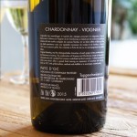 Supreme Chardonnay in kist met accessoires